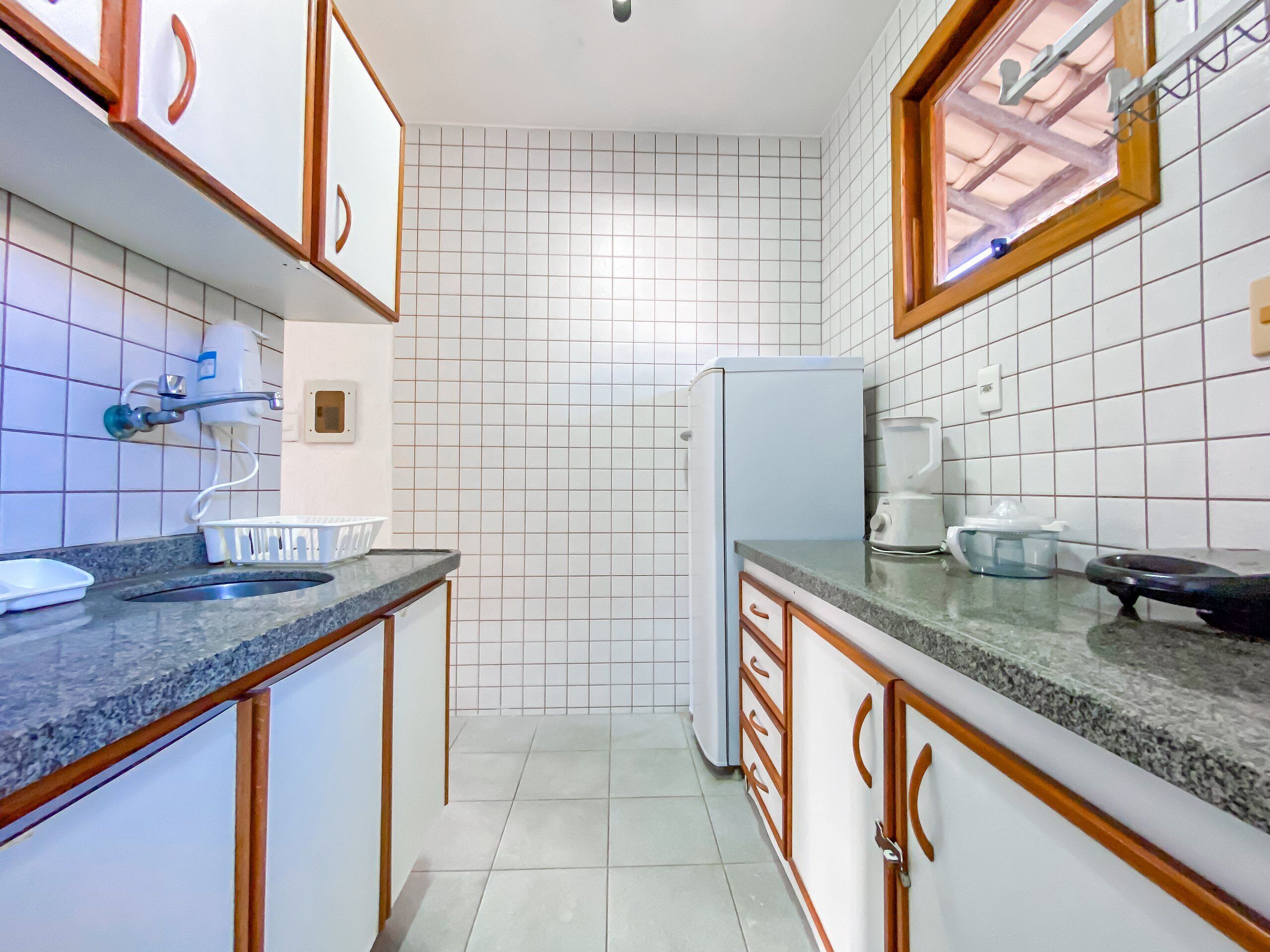 Basic Apartment | Private kitchen | Microwave, cookware/dishes/utensils