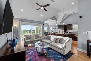 TV, books, stereo - Discover comfort at 5597 - Lah De Dah: a spacious 5BR house in Nags Head with sound views. (Nags Head)