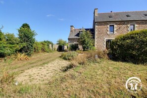 Property grounds - An Dizalc'h - PLOUEZEC (PLOUEZEC)