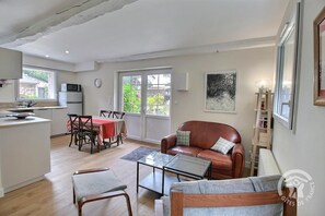 TV, books - Le Cap - PLEVENON - Gîte (PLEVENON)