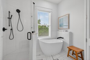 Shower, hair dryer, towels - The Grand 30A - Luxury Home in 30A Suitable for Beach Retreats & Large Groups (Santa Rosa Beach)
