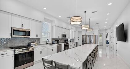 Seaside Reunion - Luxury Home in 30A Perfect for Beach Retreats & Large Groups
