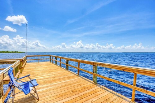 Port Charlotte Private Waterfront Condo - Charlotte Harbor Water Views