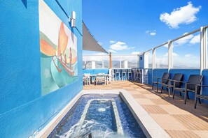 Tina de hidromasaje al aire libre