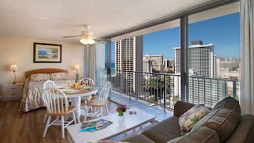 Studio, 1 Queen Bed with Sofa bed, Kitchenette, Partial Ocean View (1 Bedroom)