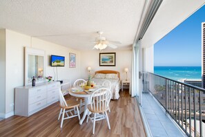 1 bedroom, premium bedding, individually decorated - Pacific Monarch Studio w/ Partial Ocean Views (Honolulu)