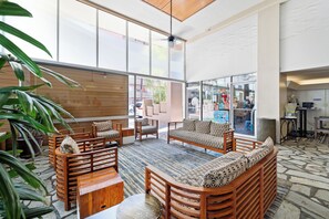 Lobby - Pacific Monarch Studio w/ Partial Ocean Views (Honolulu)