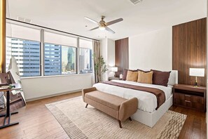 1 bedroom, desk, iron/ironing board, travel crib - Elegant King Suite Dallas | Pool Gym Rooftop (Dallas)