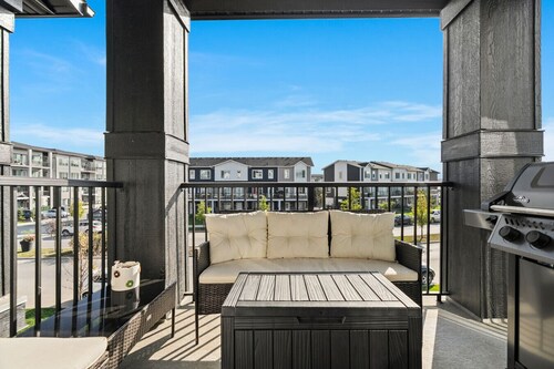 Family Townhouse + Trails & Lake Nearby