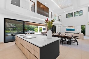 Dining - Bright, Spacious Villa with Pool, Heated Jacuzzi and Great Outdoor Areas & Private Pickleball Court (Hacienda Pinilla)