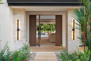 Exterior detail - Bright, Spacious Villa with Pool, Heated Jacuzzi and Great Outdoor Areas & Private Pickleball Court (Hacienda Pinilla)