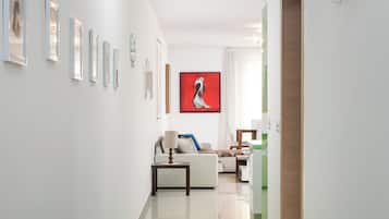 Apartment, 3 Bedrooms, Kitchen, City View | Living area