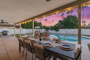 Outdoor dining - Heated Pool 🌴Spa & Sauna 🧖‍♂️ Pool Table 🎱 Ping Pong 🏓 Arcade 🕹️ Fire Pit ✨ (Scottsdale)