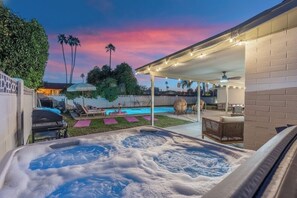 Terrace/patio - Heated Pool 🌴Spa & Sauna 🧖‍♂️ Pool Table 🎱 Ping Pong 🏓 Arcade 🕹️ Fire Pit ✨ (Scottsdale)