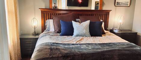 Desk, iron/ironing board, travel cot, free WiFi