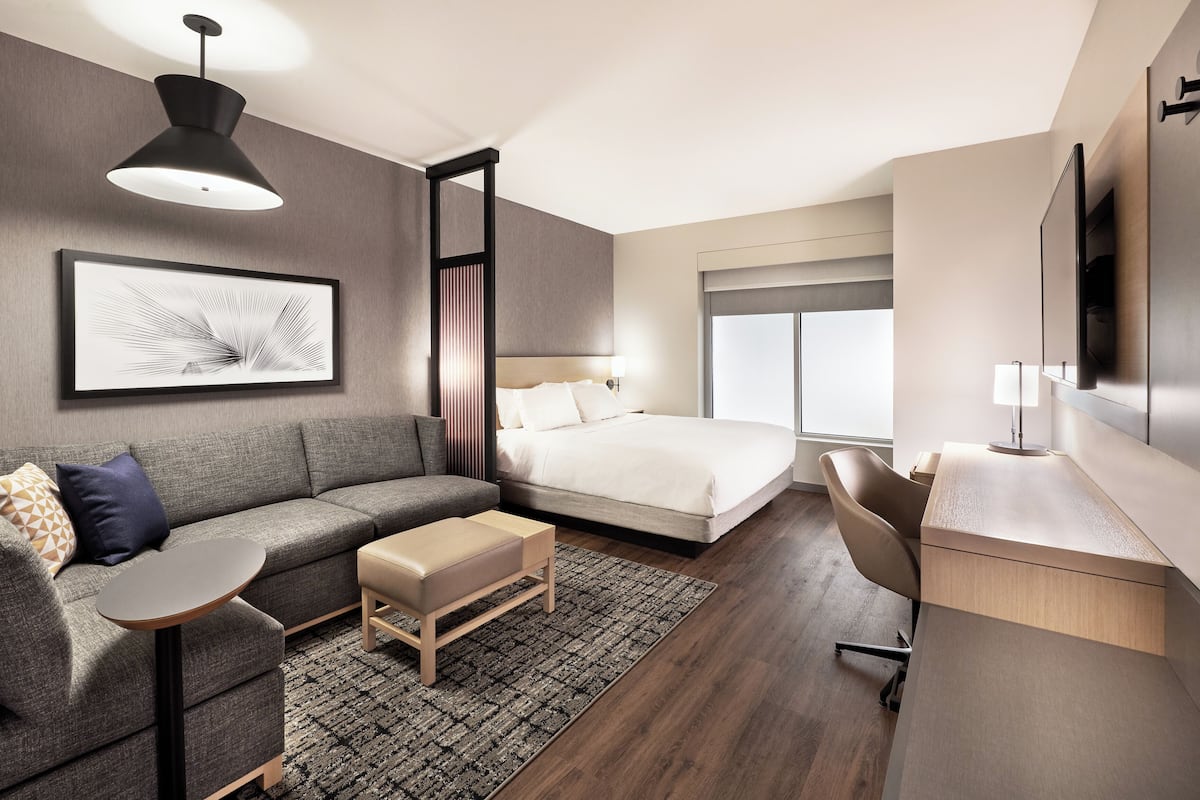 Caja de seguridad en la habitación, escritorio y cortinas blackout