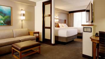 Cofres nos quartos, escrivaninha, cortinas blackout, Wi-Fi de cortesia