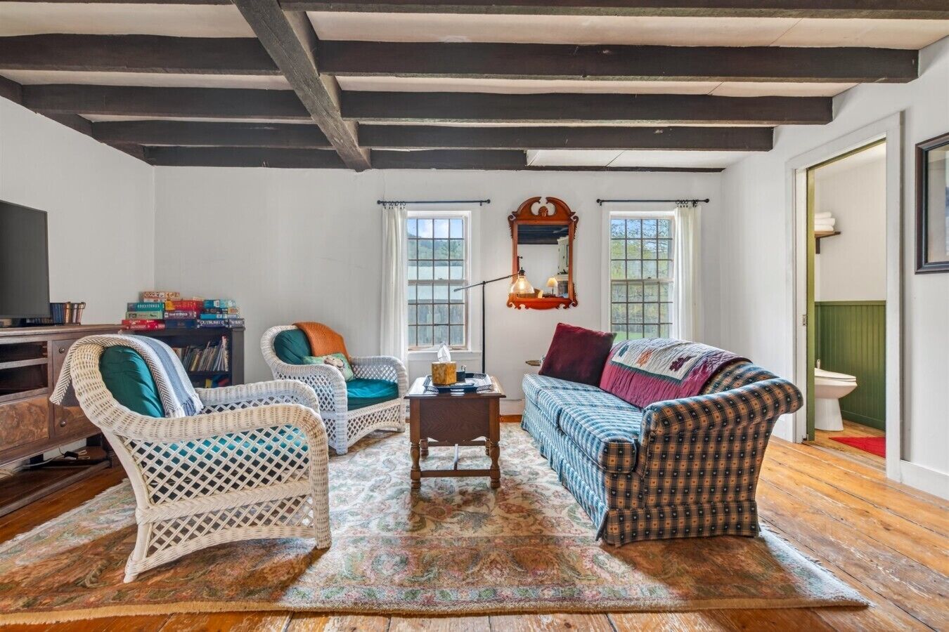 TV, fireplace, DVD player, books
