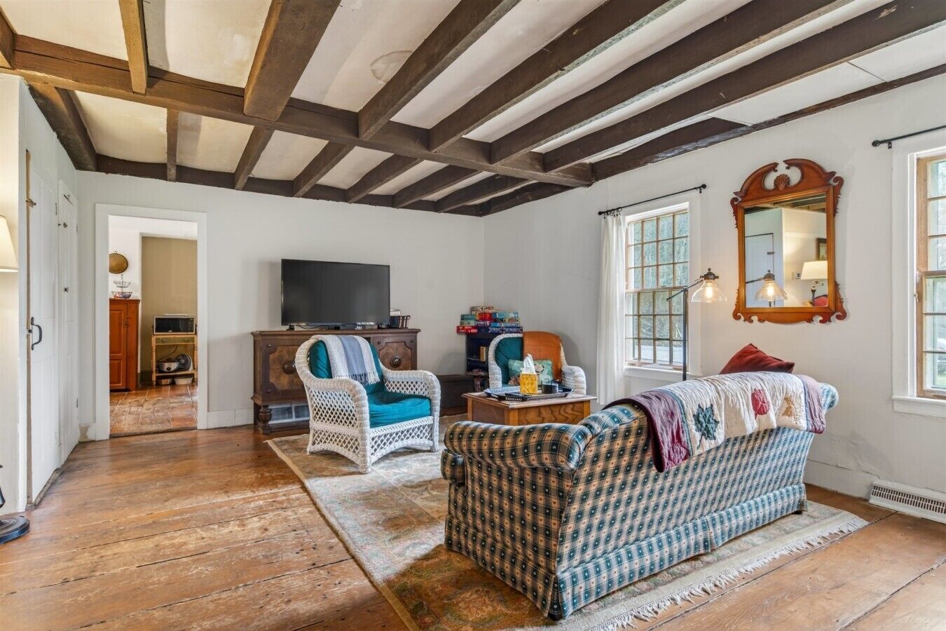 TV, fireplace, DVD player, books