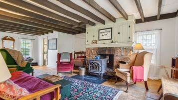 TV, fireplace, DVD player, books