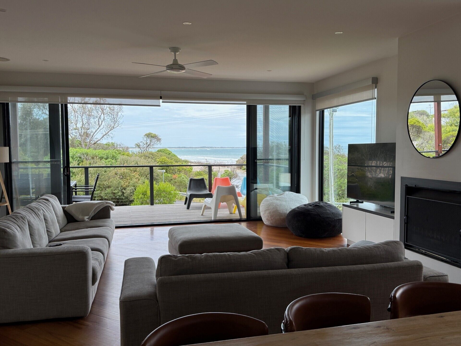 Télévision, cheminée