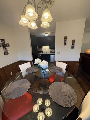 Dining - Lovely 2-bedroom house with AC in cool Athens (Athens)