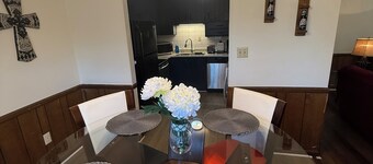 Lovely 2-bedroom house with AC in cool Athens