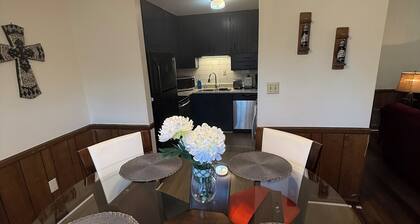 Lovely 2-bedroom house with AC in cool Athens