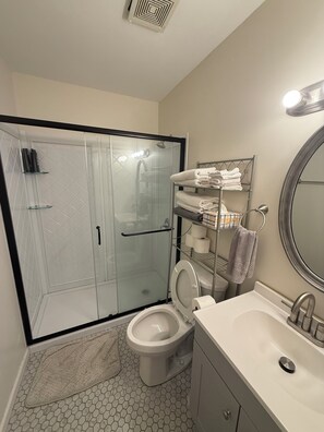 Bathroom - Lovely 2-bedroom house with AC in cool Athens (Athens)