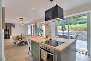 Coffee/tea maker, fridge, microwave, oven - Le refuge du Mesnil - MESNIL-ROC'H (MESNIL-ROC'H)