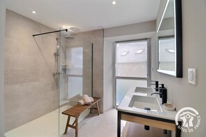 Douche, séchoir à cheveux