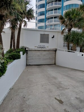 Property grounds - Direct Oceanfront Balcony, 23rd Floor, Peck Plaza Building, Daytona Beach Shores (Daytona Beach Shores)