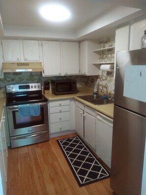 Private kitchen - Direct Oceanfront Balcony, 23rd Floor, Peck Plaza Building, Daytona Beach Shores (Daytona Beach Shores)