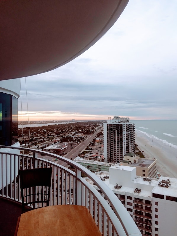 Property grounds - Direct Oceanfront Balcony, 23rd Floor, Peck Plaza Building, Daytona Beach Shores (Daytona Beach Shores)