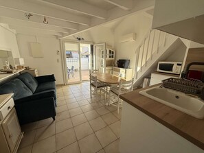 Interior - Corner villa located in a secured residence with pool, Airco in the living room, for 5 people, at... (PORTIRAGNES)