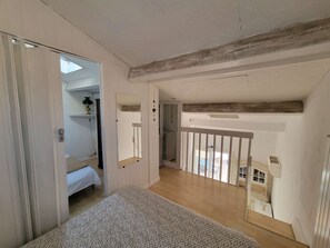 Room - Corner villa located in a secured residence with pool, Airco in the living room, for 5 people, at... (PORTIRAGNES)