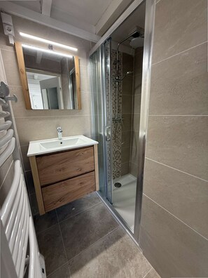 Hair dryer - Corner villa located in a secured residence with pool, Airco in the living room, for 5 people, at... (PORTIRAGNES)