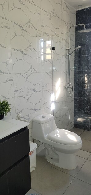 Towels, soap, toilet paper - LOVELY 3 BEDROOM APARTMENT OCEAN FRONT WITH POOL IN CALETA BEACH. (La Romana - Playa caleta)