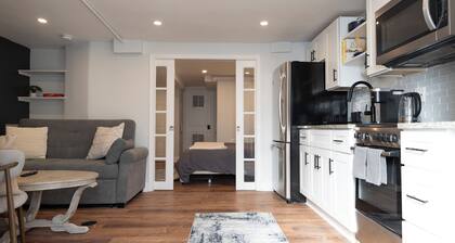 Stylish Shaw Sanctuary + Workspace - Walk to Nightlife!