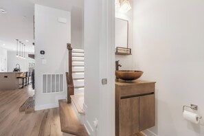 Interior - Live Comfortably: Flexible Long-Term Housing for Insurance & Traveling Pros Now! (Westphalia)
