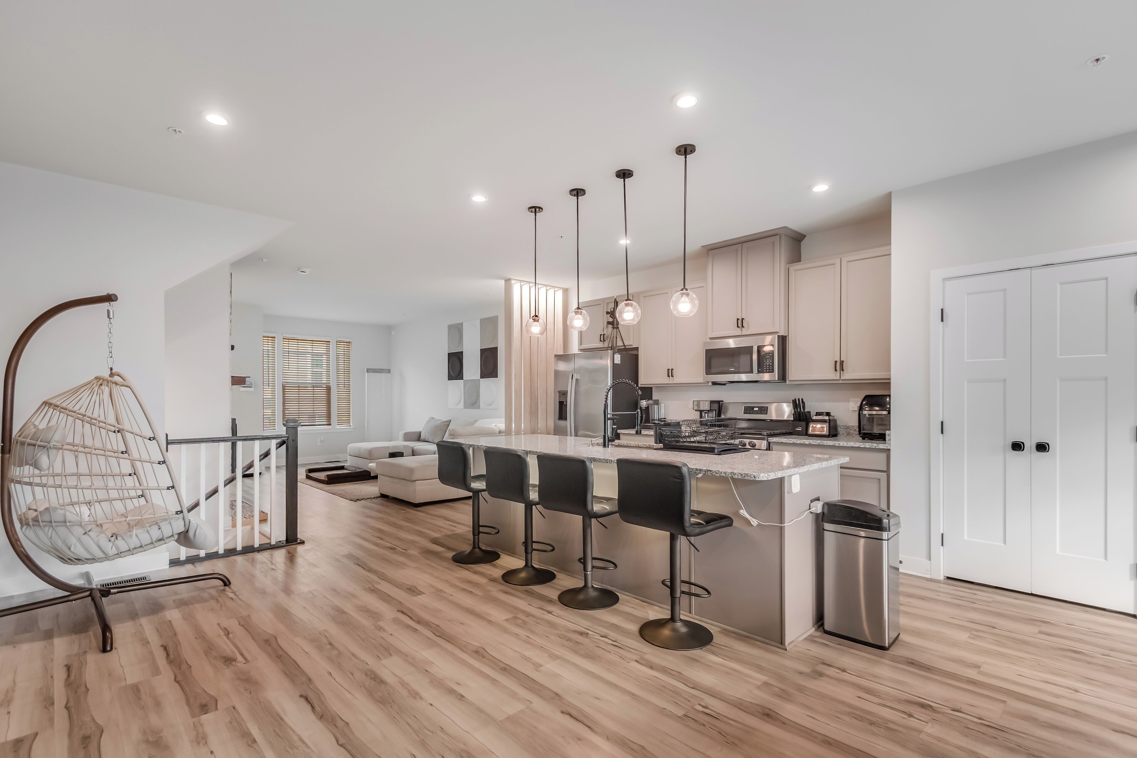 Mikroaaltouuni, uuni, liesi, astianpesukone