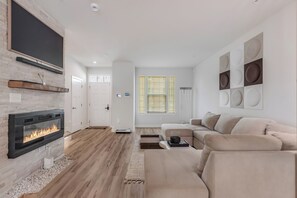 Televisión y chimenea 