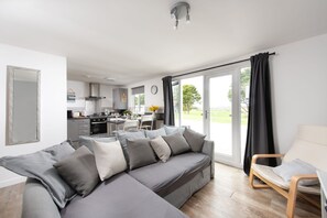 Smart TV - Wheal Prosper, Wheal Dream - Hot Tub - Free Parking & WiFi - Pet Friendly (Helston)