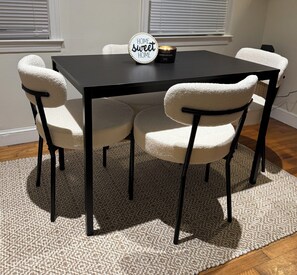 Family Apartment, Patio | Dining - 104 E Reed Alexandria (Alexandria)