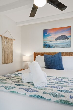 4 bedrooms, desk, iron/ironing board, free WiFi - Oceanview Mission Beach Compound • Balcony, Patio, Fire Pit, BBQ • Steps to Sand (San Diego)
