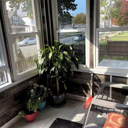 Cozy Chicago Retreat Near All The Action