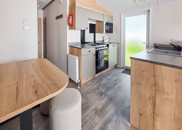 Fridge, oven, stovetop, toaster