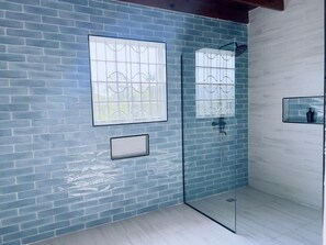 Soap, toilet paper - Fabulous 4-bedroom house with AC in charming Bog Walk (Bog Walk)