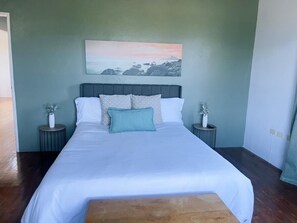 4 bedrooms, iron/ironing board, free WiFi, bed sheets - Fabulous 4-bedroom house with AC in charming Bog Walk (Bog Walk)