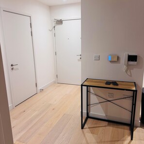 Interior - Cosy 1-Bedroom Flat Close to All Amenities in a Prime London Location (London)